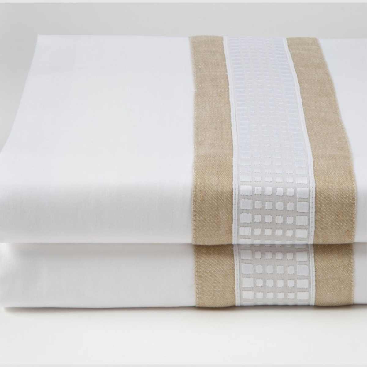 Narciso Linen Flat Sheet + 2 Pillow Covers